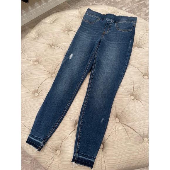 SPANX Distressed Ankle Skinny Jeans Medium Wash—Like New - Picture 3 of 9